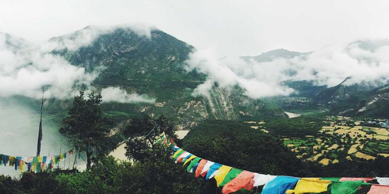 旅行达人的创意便携用品清单：设计商品与潮流玩具打造轻装出行新体验
